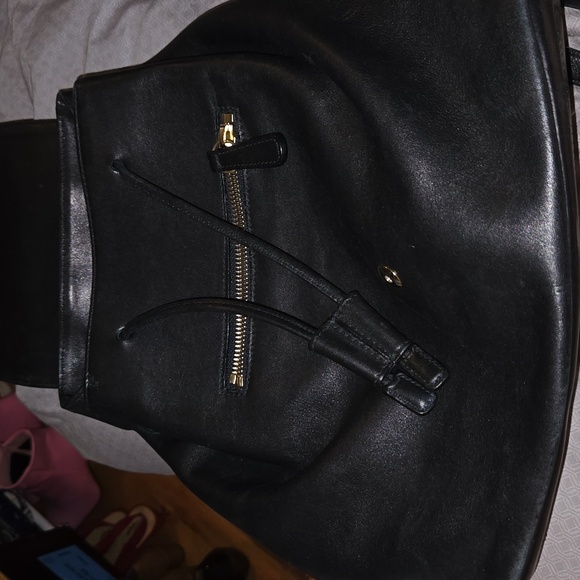 Coach vintage black leather backpack with gold hardware no call outs - Picture 4 of 7